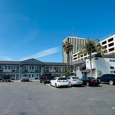 Surestay By Best Western Fresno Central Extérieur photo
