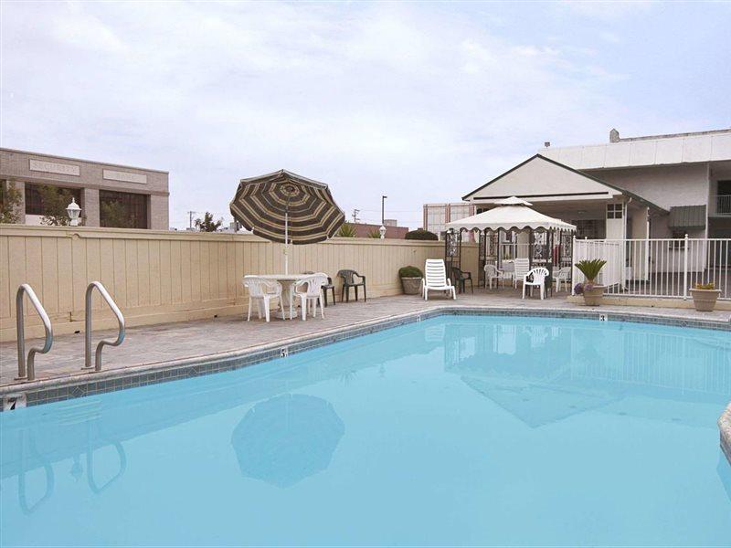Surestay By Best Western Fresno Central Extérieur photo