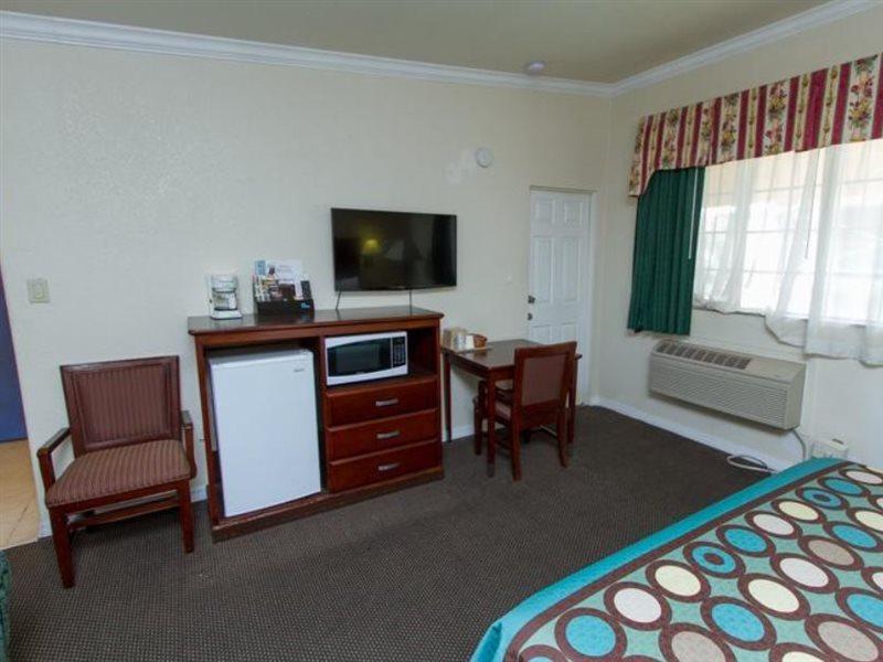 Surestay By Best Western Fresno Central Extérieur photo
