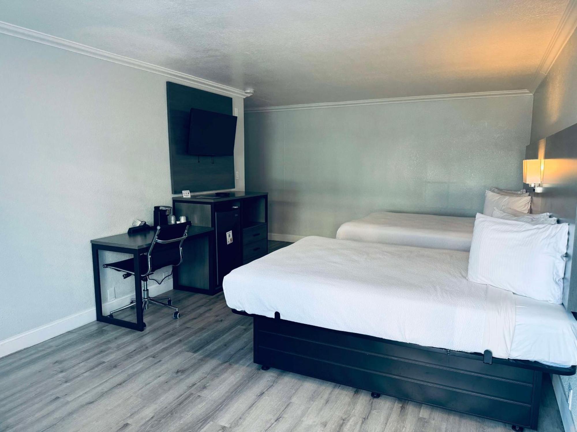 Surestay By Best Western Fresno Central Extérieur photo