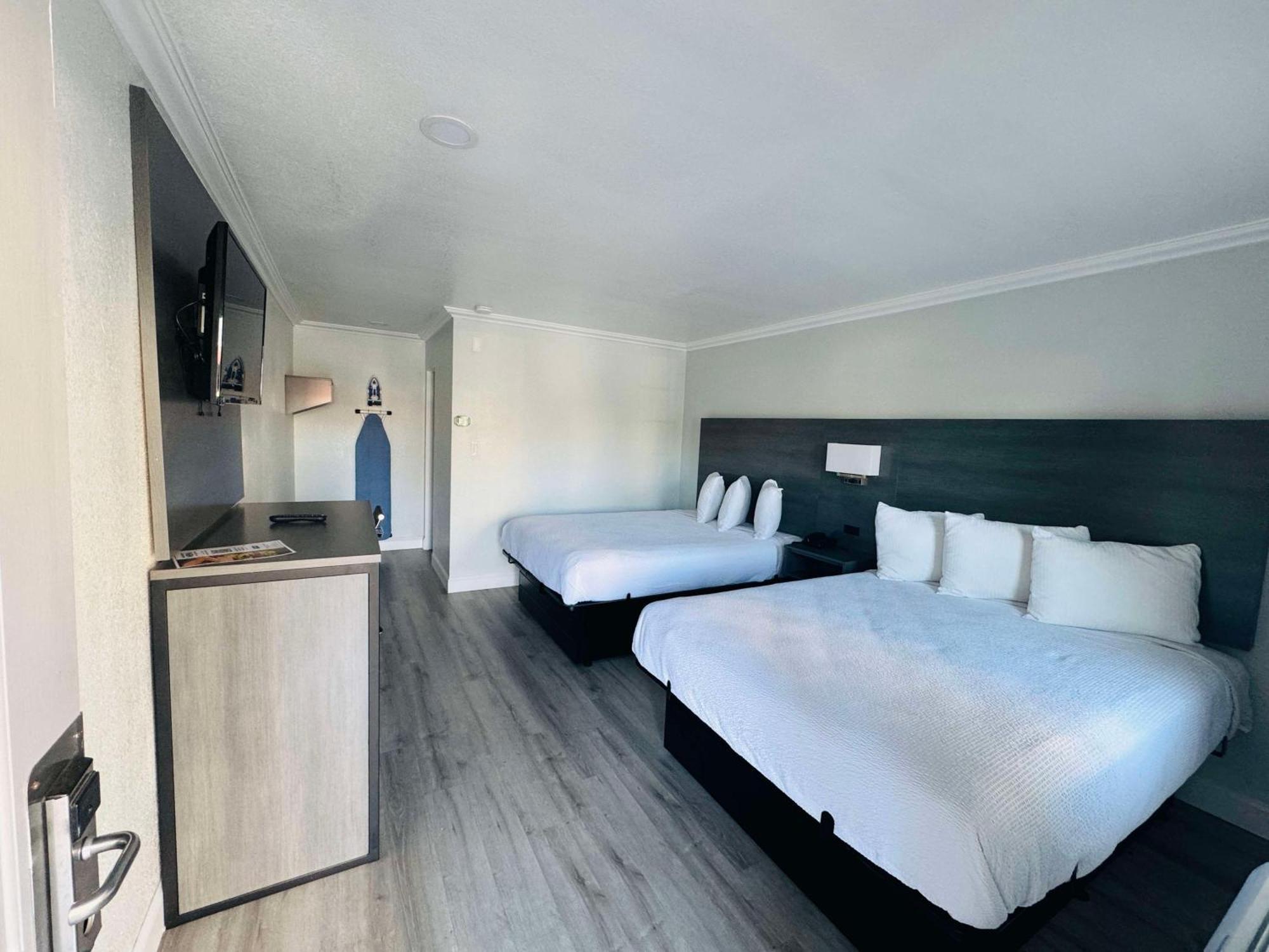 Surestay By Best Western Fresno Central Extérieur photo