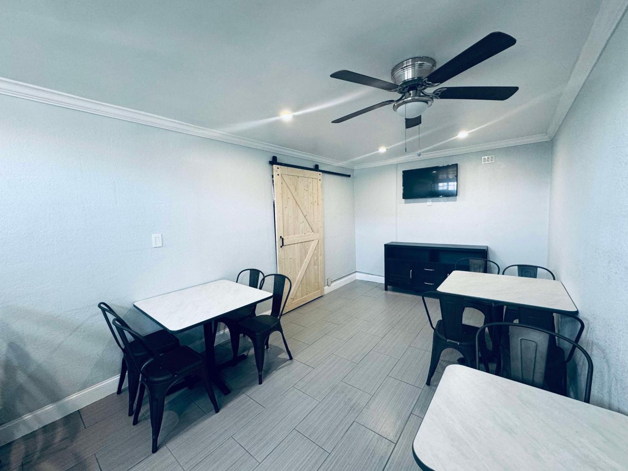 Surestay By Best Western Fresno Central Extérieur photo
