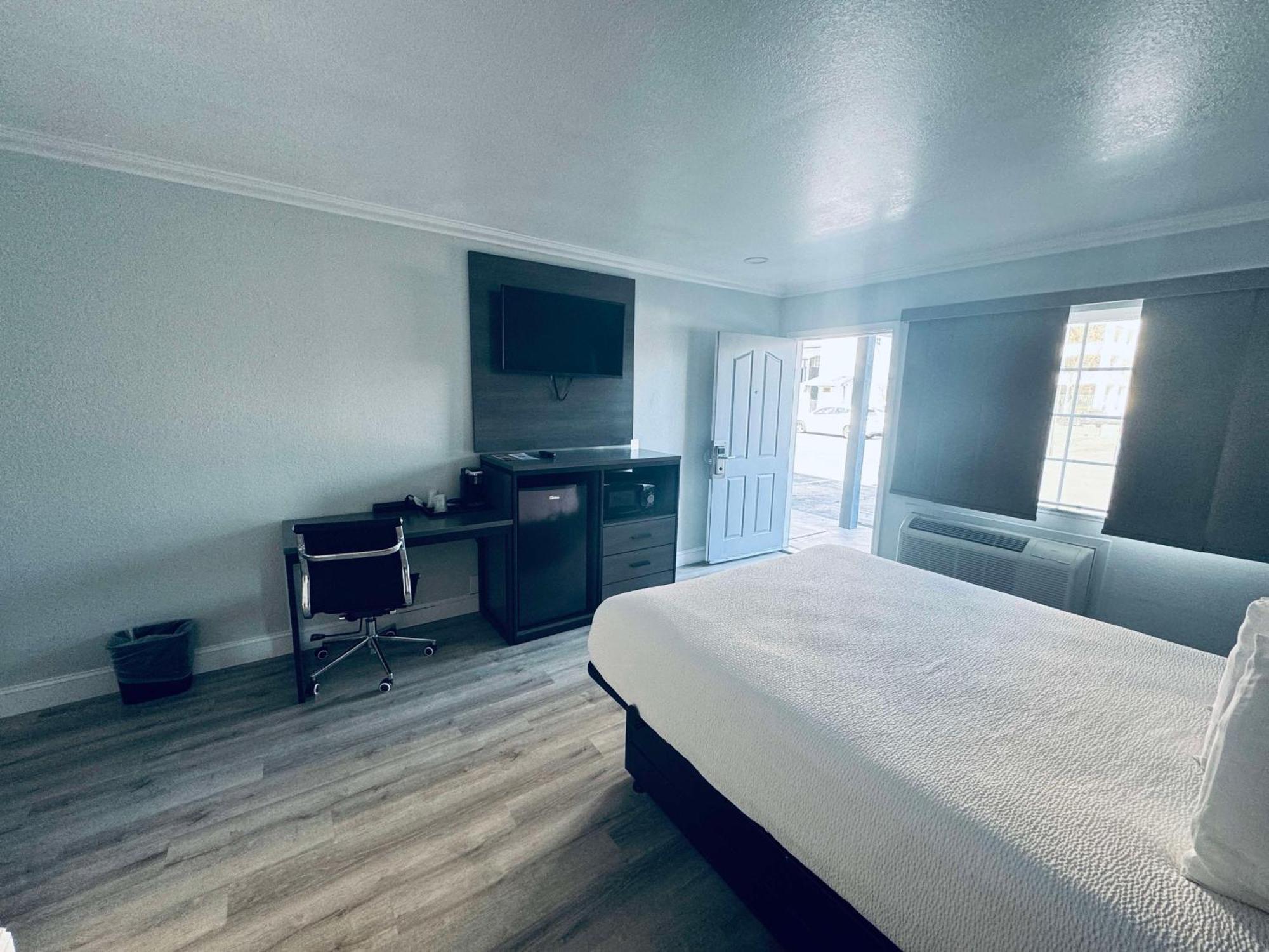 Surestay By Best Western Fresno Central Extérieur photo