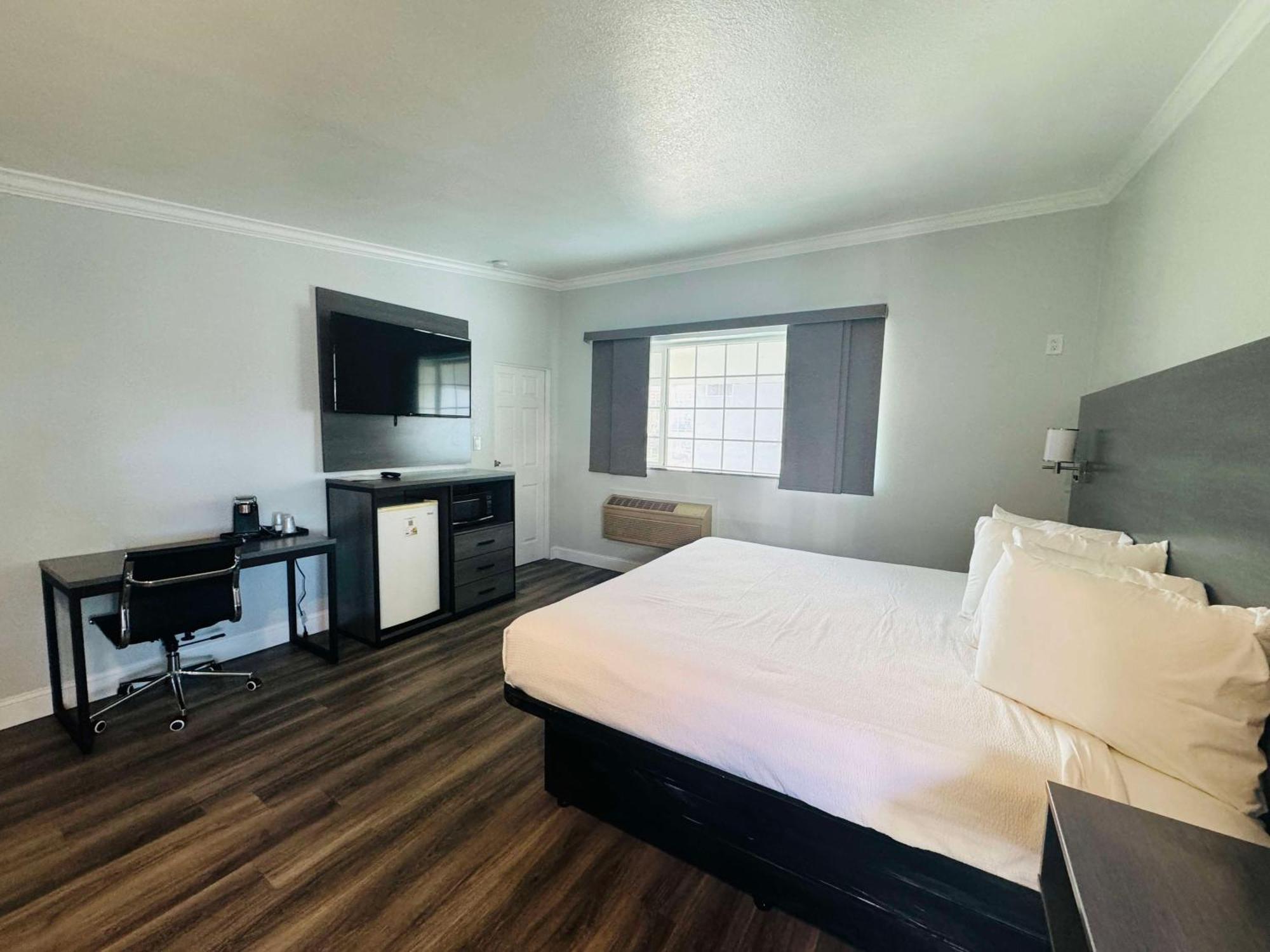 Surestay By Best Western Fresno Central Extérieur photo