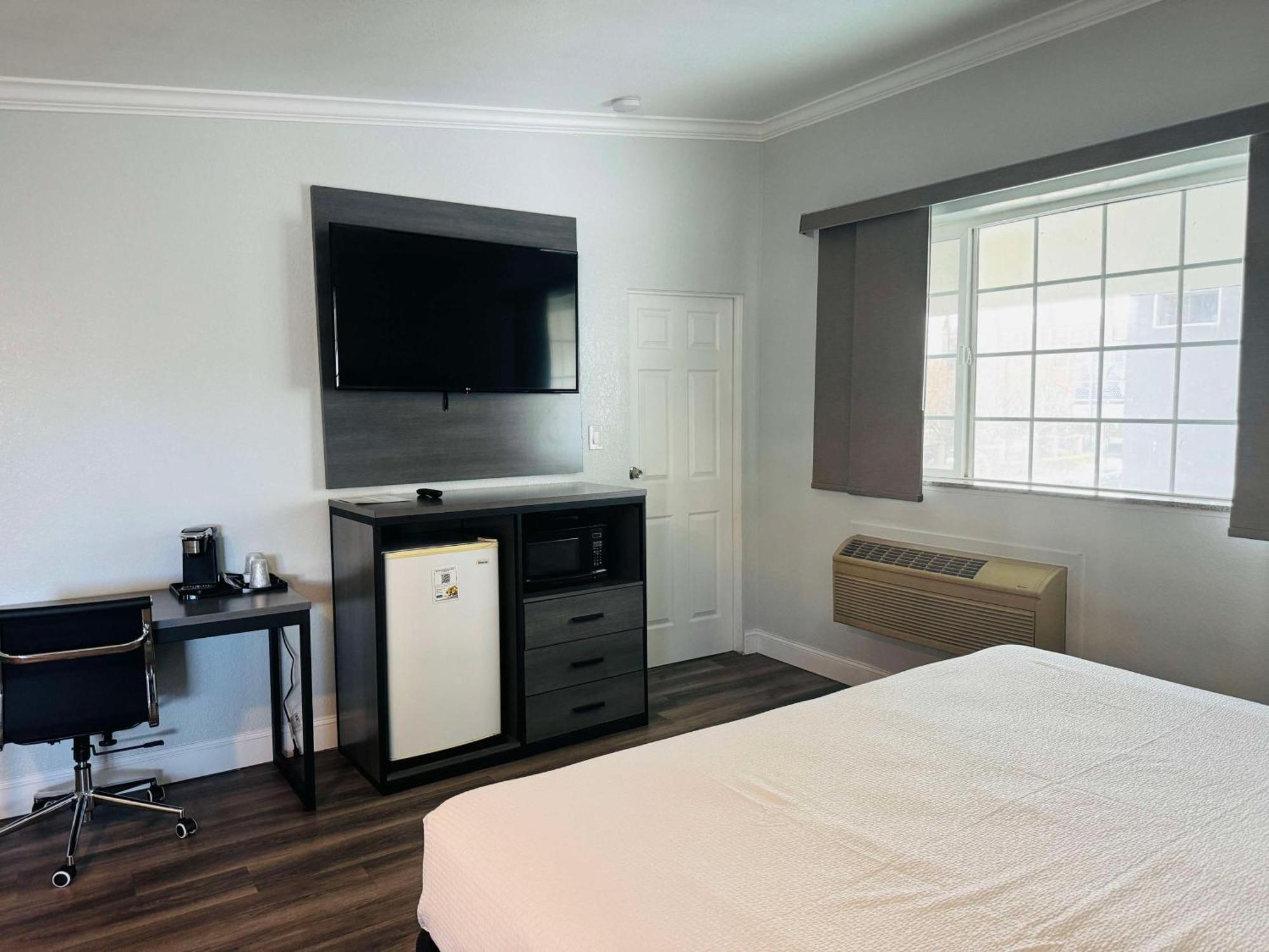 Surestay By Best Western Fresno Central Extérieur photo
