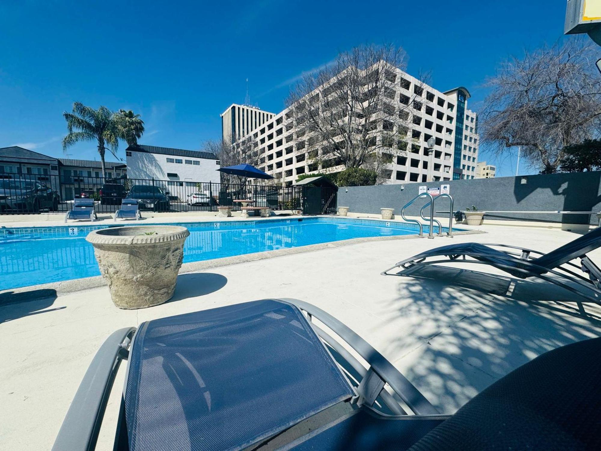 Surestay By Best Western Fresno Central Extérieur photo