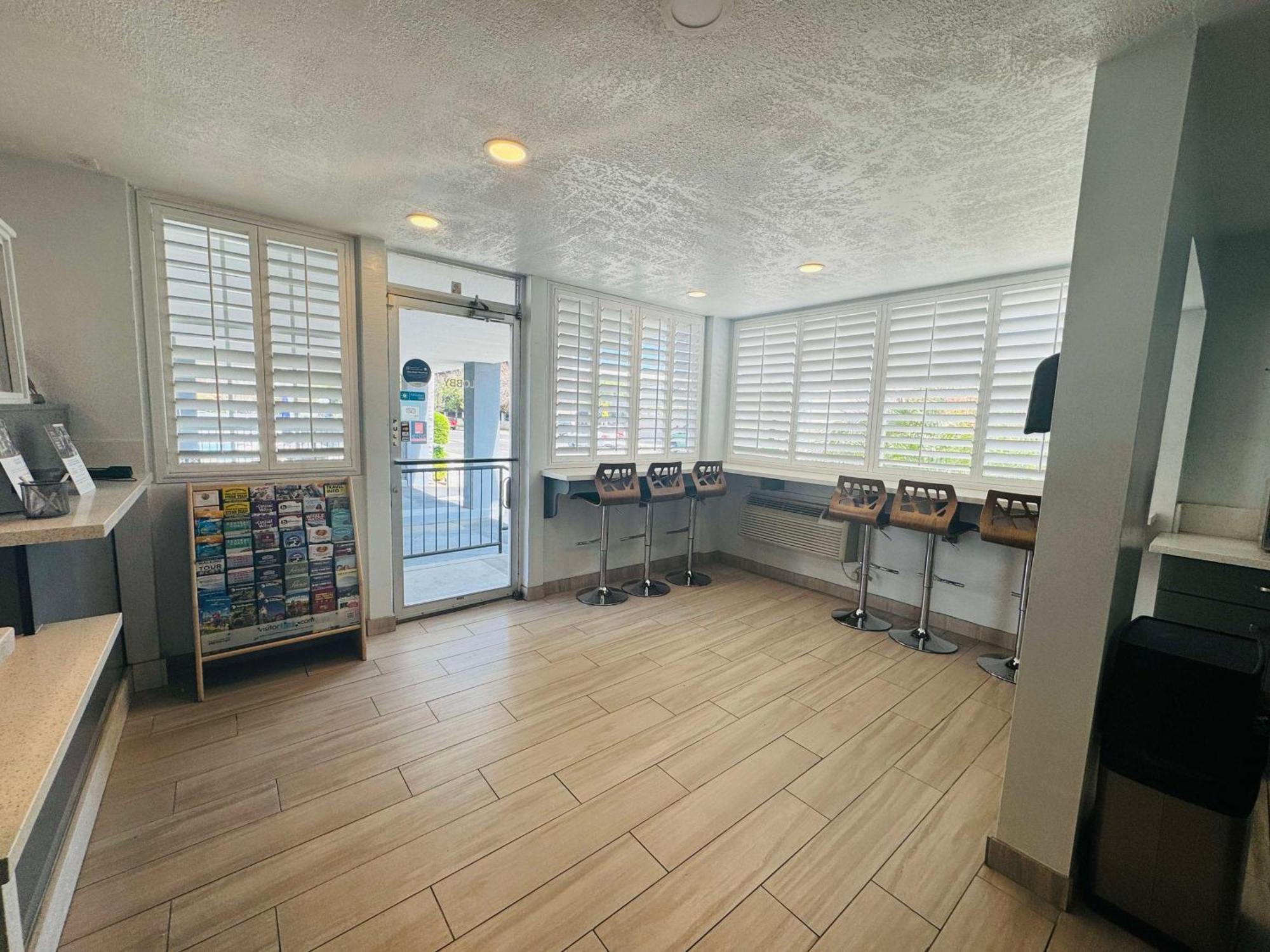 Surestay By Best Western Fresno Central Extérieur photo