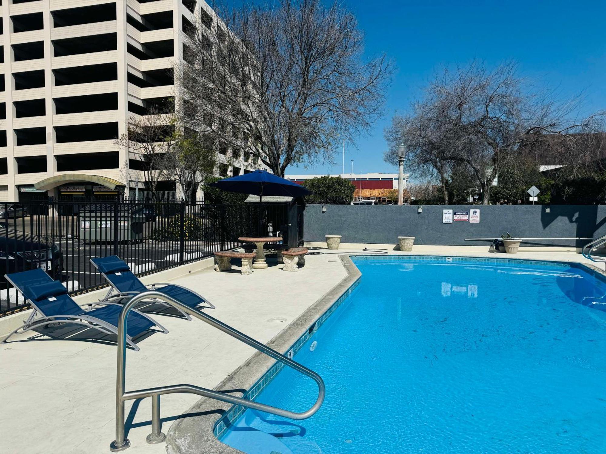 Surestay By Best Western Fresno Central Extérieur photo