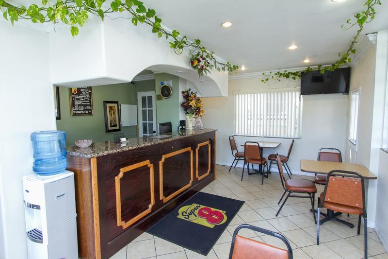Surestay By Best Western Fresno Central Extérieur photo
