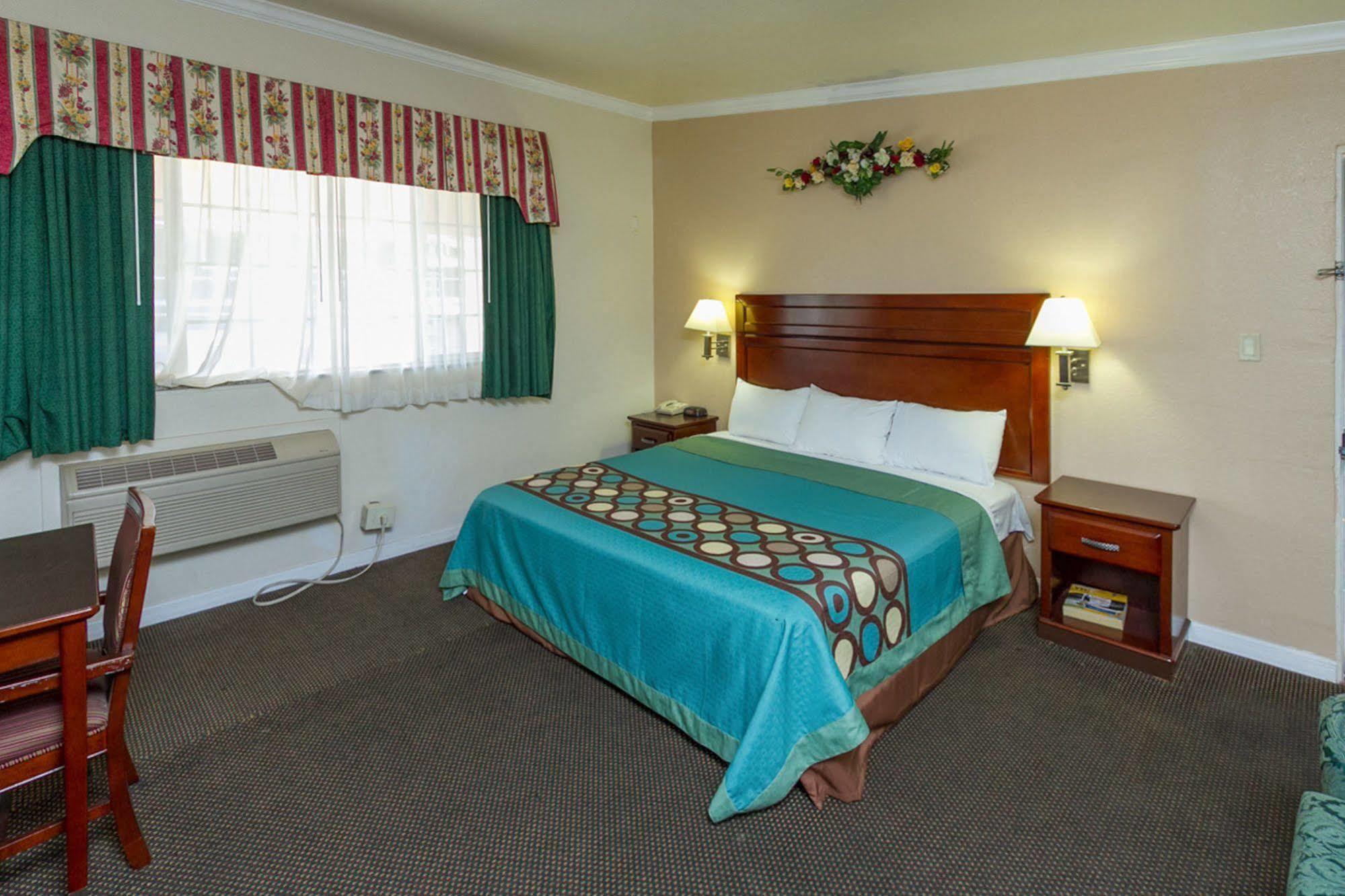 Surestay By Best Western Fresno Central Extérieur photo