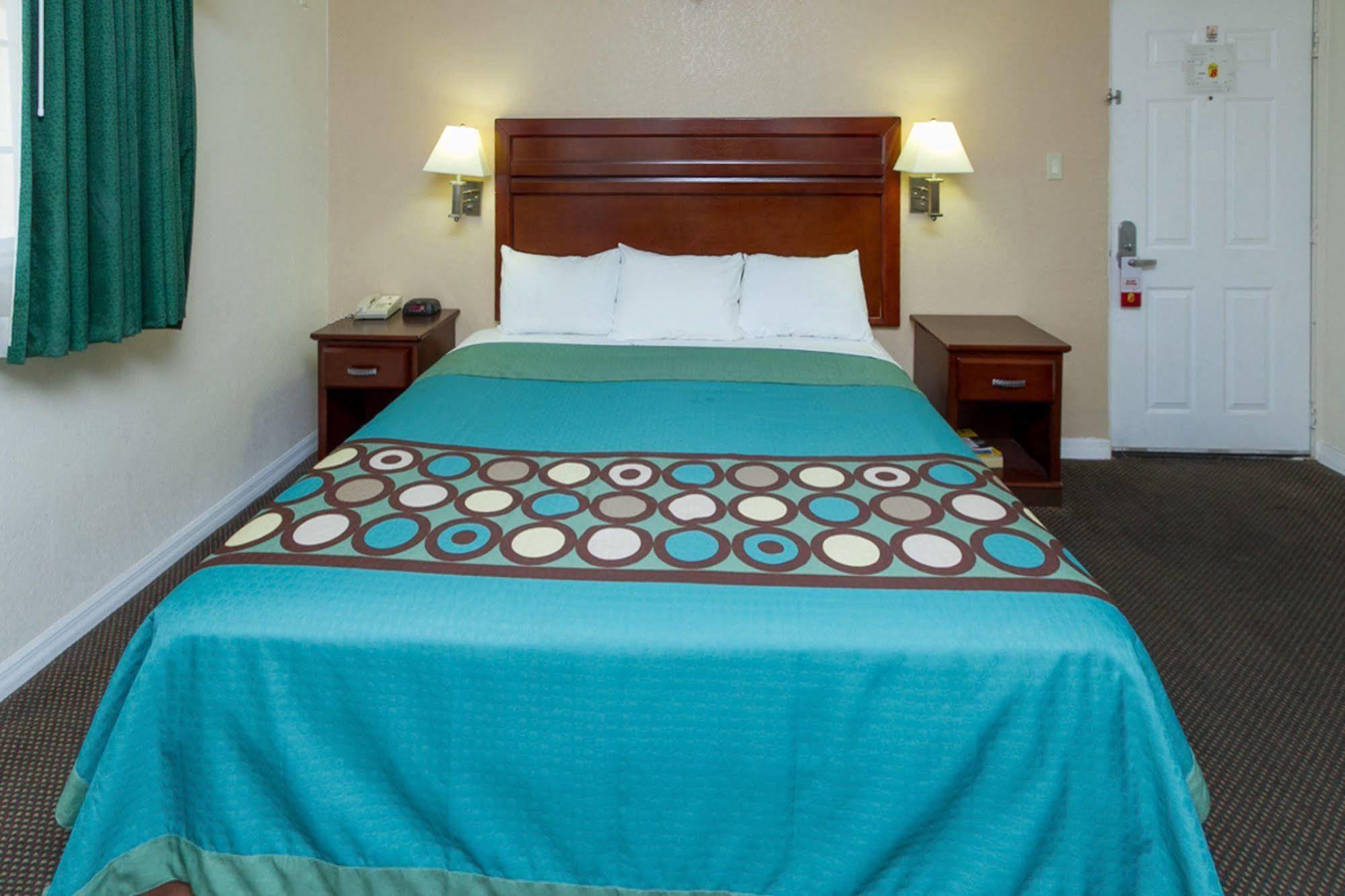 Surestay By Best Western Fresno Central Extérieur photo